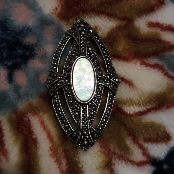 Vintage Mother Of Pearl Brooch Pin - Picture 2 of 10